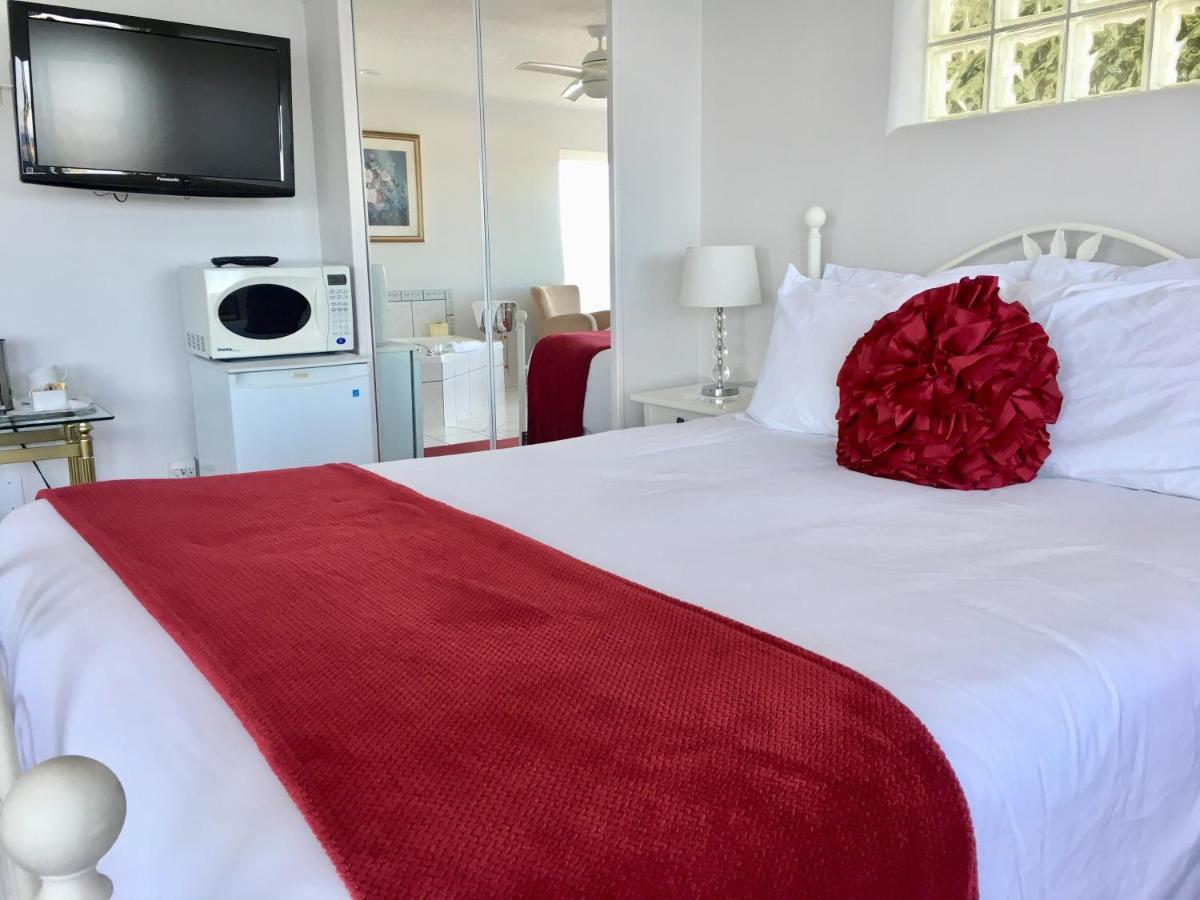 Casa Grande Inn Куаликум Бийч Екстериор снимка